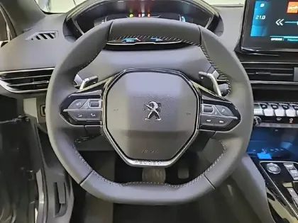 Photo 8 Peugeot 5008  Hybrid 136 e-DCS6