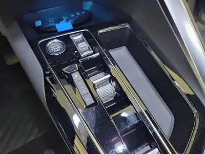 Photo 33 Peugeot 5008  Hybrid 136 e-DCS6