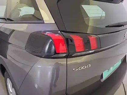 Photo 16 Peugeot 5008  Hybrid 136 e-DCS6