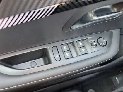 Photo 48 Peugeot 208  Hybrid 110 e-DCS6