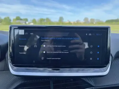 Photo 45 Peugeot 208  Hybrid 110 e-DCS6