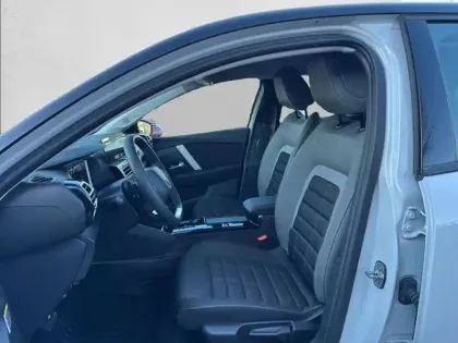 Photo 10 Citroën C4  Hybride 136 e-DCS6