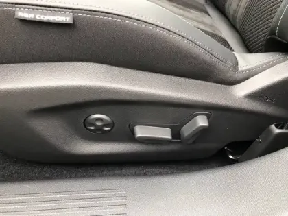 Photo 43 Peugeot 308  Electrique 54 kWh 156ch