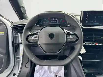 Photo 28 Peugeot 2008  Electrique 50 kWh 136 ch