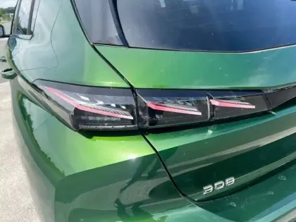 Photo 16 Peugeot 308  Hybrid 136 e-DCS6