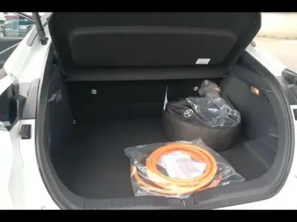 Photo 8 Toyota C-HR  2.0 Hybride Rechargeable 225ch Collection MY25