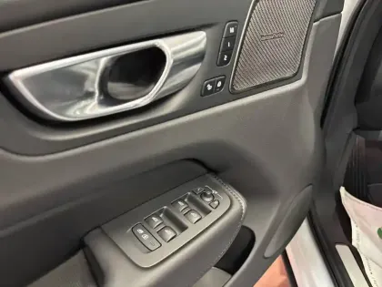 Photo 33 Volvo Xc60  T6 AWD Hybride rechargeable 253 ch+145 ch Geartronic 8