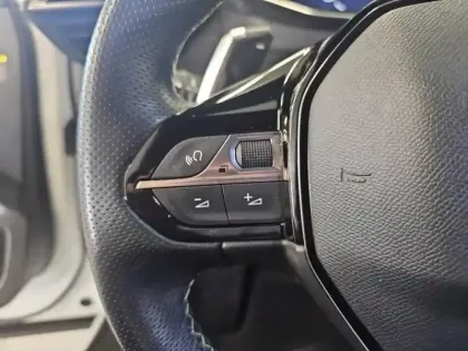 Photo 14 Peugeot 2008  1.2 PureTech 130ch S&S GT EAT8