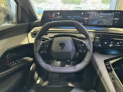 Photo 8 Peugeot 5008  Electrique 73 kWh 210 ch