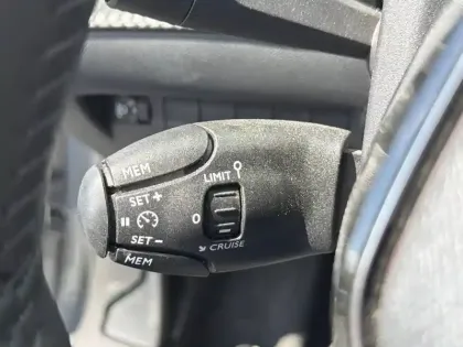 Photo 17 Peugeot 208  Electrique 54 kWh 156ch