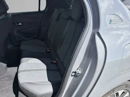 Photo 11 Peugeot 208  Electrique 54 kWh 156ch