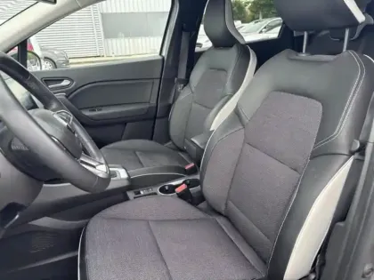 Photo 9 Renault Captur  1.6 E-Tech hybride 145ch Intens -21