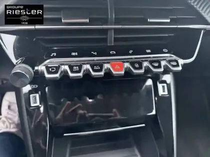 Photo 43 Peugeot 2008  PureTech 130 S&S BVM6