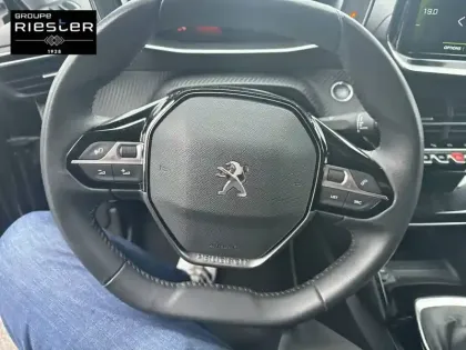 Photo 32 Peugeot 2008  PureTech 130 S&S BVM6