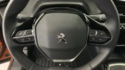 Photo 19 Peugeot 2008  PureTech 100 S&S BVM6 Active