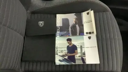 Photo 15 Peugeot 2008  PureTech 100 S&S BVM6 Active