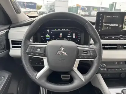 Photo 30 Mitsubishi Outlander  2.4 PHEV 306ch Instyle 4WD