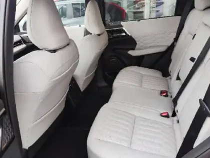 Photo 11 Mitsubishi Outlander  2.4 PHEV 306ch Instyle 4WD