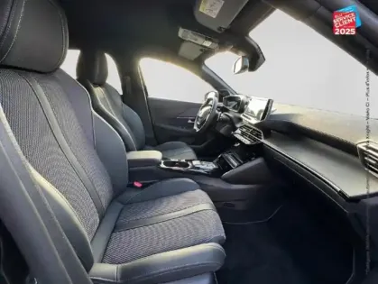 Photo 4 Peugeot 208  1.2 Hybrid 110ch GT e-DCS6