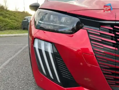 Photo 12 Peugeot 208  1.2 Hybrid 145ch GT e-DCS6