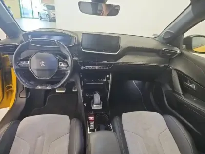 Photo 13 Peugeot 208  e- 136ch GT Pack