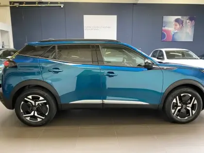 Photo 31 Peugeot 2008  Electrique 54 kWh 156 ch