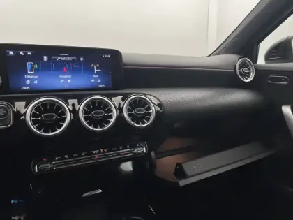 Photo 27 Mercedes Classe A  250 e 8G-DCT