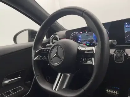 Photo 24 Mercedes Classe A  250 e 8G-DCT