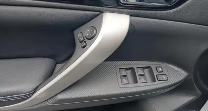 Photo 11 Mitsubishi Eclipse  Cross 2.4 MIVEC PHEV Twin Motor 4WD Business