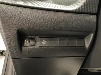 Photo 11 Peugeot 208  e- 136ch Active