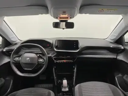 Photo 8 Peugeot 208  e- 136ch Active