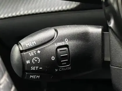 Photo 12 Peugeot 208  e- 136ch Active