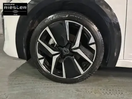 Photo 12 Peugeot 208  Hybrid 136 e-DCS6