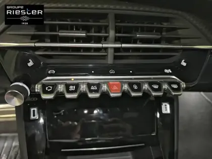 Photo 20 Peugeot 208  Hybrid 136 e-DCS6