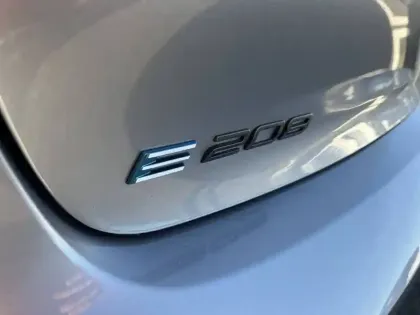 Photo 10 Peugeot 208  Electrique 50 kWh 136ch