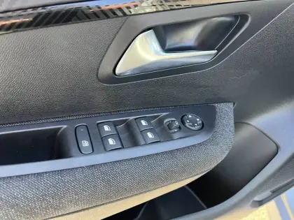 Photo 47 Peugeot 208  Electrique 50 kWh 136ch