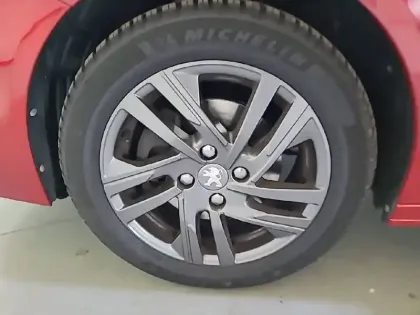 Photo 12 Peugeot 208  PureTech 100 S&S BVM6