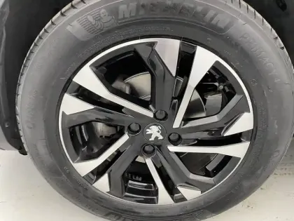 Photo 16 Peugeot 2008  PureTech 130 S&S EAT8