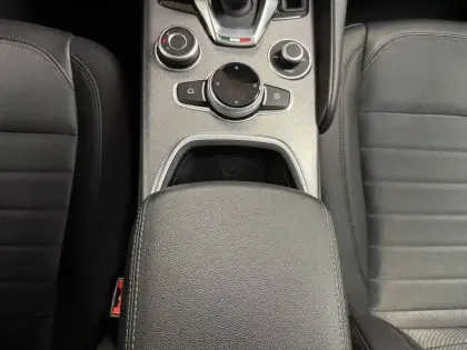 Photo 137 Alfa Romeo Giulia  2.2 190 ch AT8