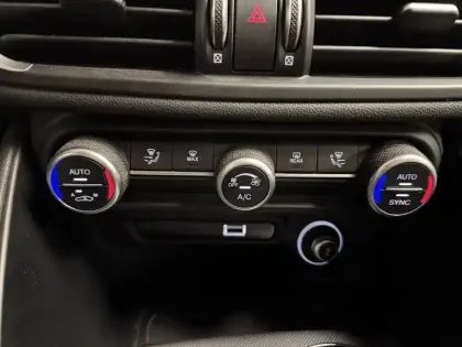 Photo 81 Alfa Romeo Giulia  2.2 190 ch AT8