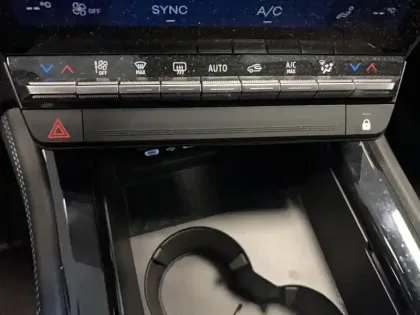 Photo 23 Renault Austral  E-Tech full hybrid 200 GSR2