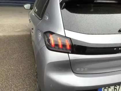 Photo 16 Peugeot 208  PureTech 100 S&S BVM6