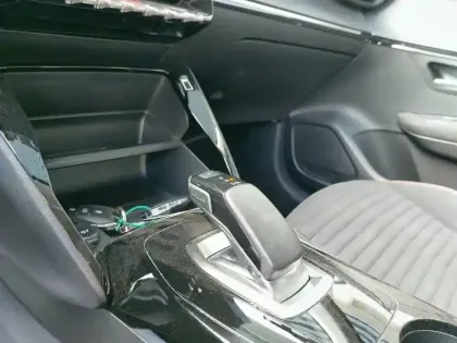 Photo 13 Peugeot 208  Electrique 50 kWh 136ch