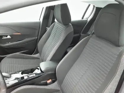 Photo 30 Peugeot 208  Electrique 50 kWh 136ch