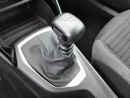 Photo 13 Peugeot 2008  PureTech 100 S&S BVM6