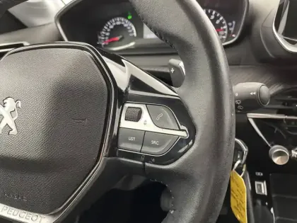 Photo 28 Peugeot 208  PureTech 100 S&S EAT8