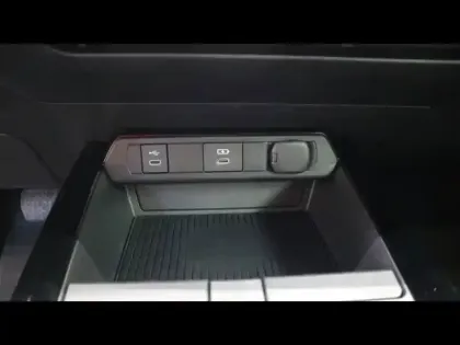 Photo 15 Toyota Prius Hybride Rechargeable 223ch Dynamic PH