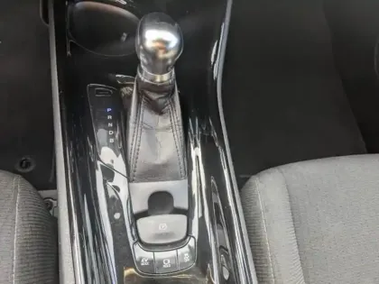 Photo 11 Toyota C-HR  122h Graphic 2WD E-CVT