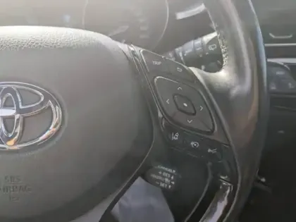 Photo 9 Toyota C-HR  122h Graphic 2WD E-CVT