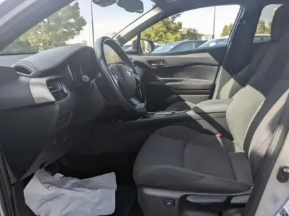 Photo 5 Toyota C-HR  122h Graphic 2WD E-CVT